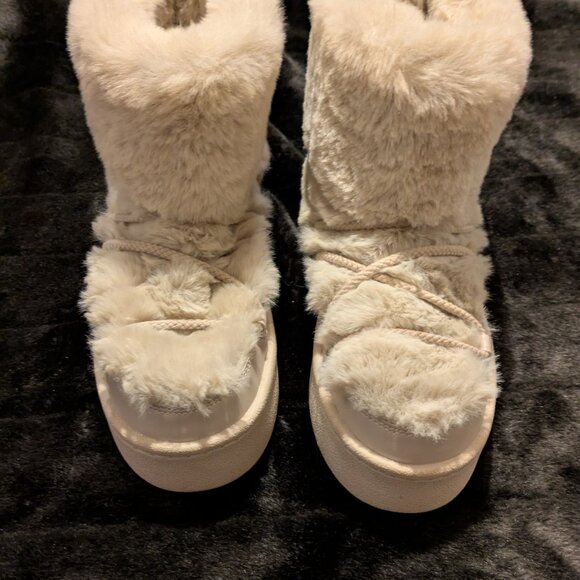 Shoes - Creme beige faux fur women's strappy ties ankle boot,size8